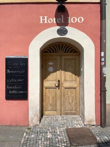 Hotel 100 Pardubice Exteriör bild