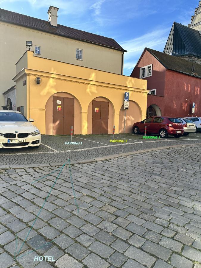 Hotel 100 Pardubice Exteriör bild